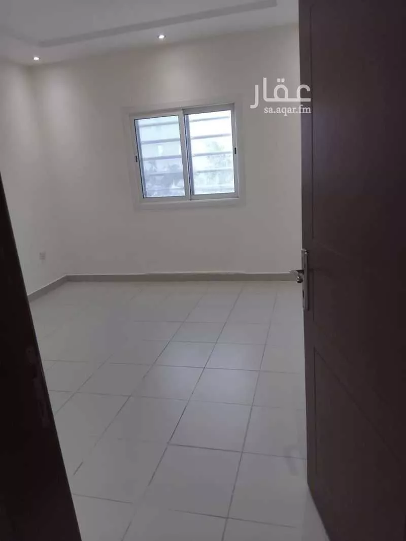 شقة 6 غرف في الحمرا 8