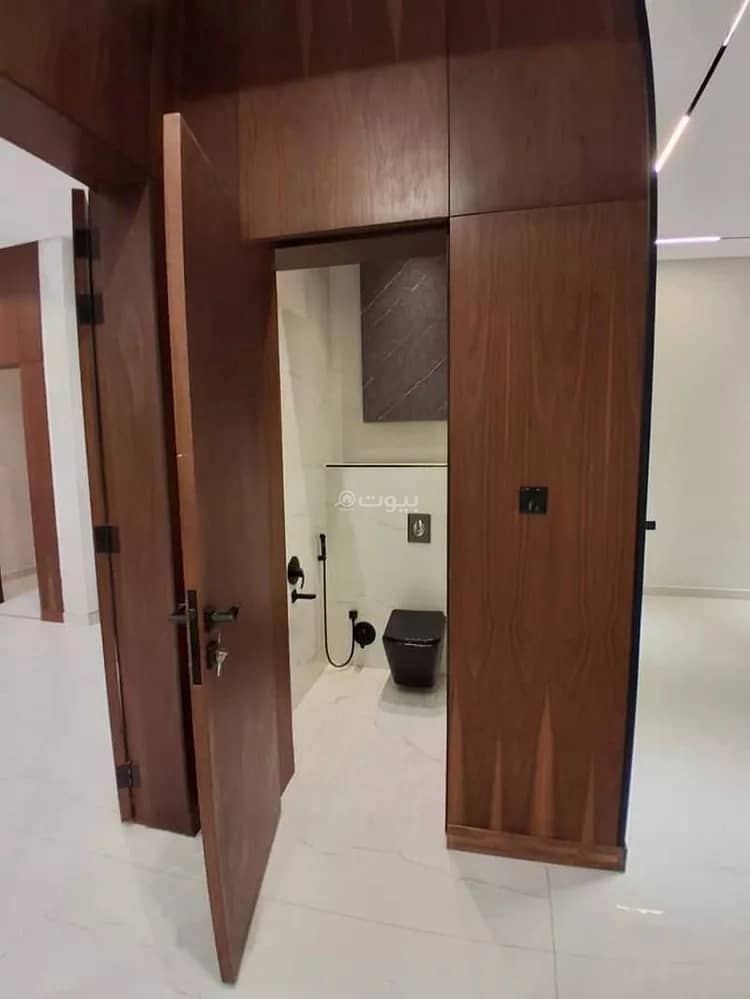 5 bedroom villa in Granada, Riyadh 9