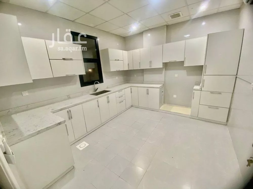 6 bedroom apartment in Al Hamra 4