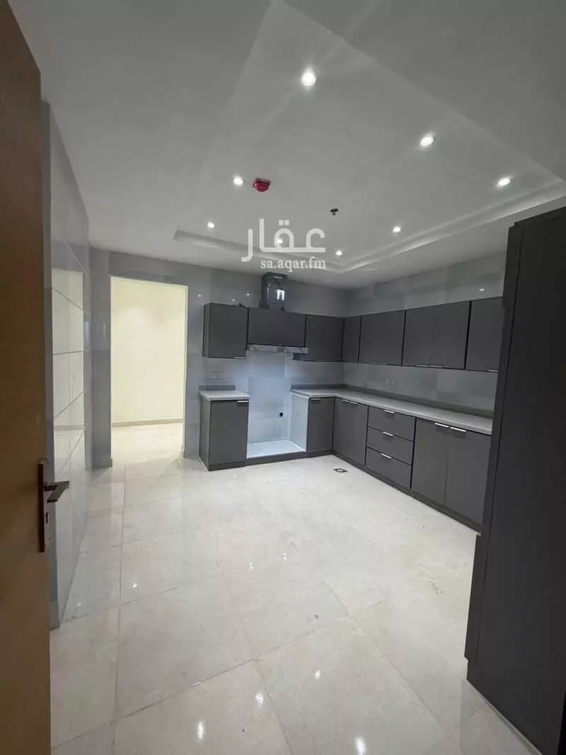 5 bedroom apartment in Al Hamra 4