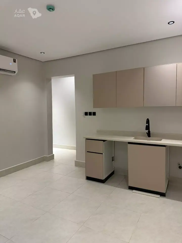 2 bedroom apartment in Al Hamra, Eastern Province 7