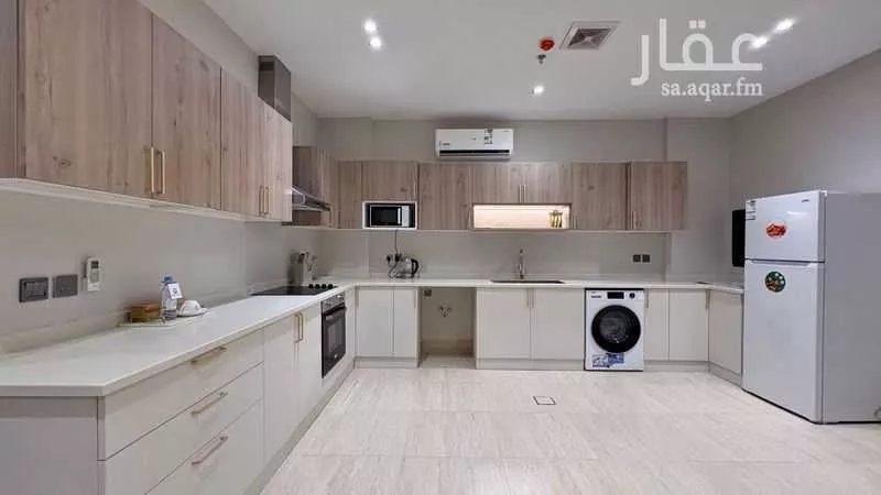 شقة 4 غرف في الحمرا 10