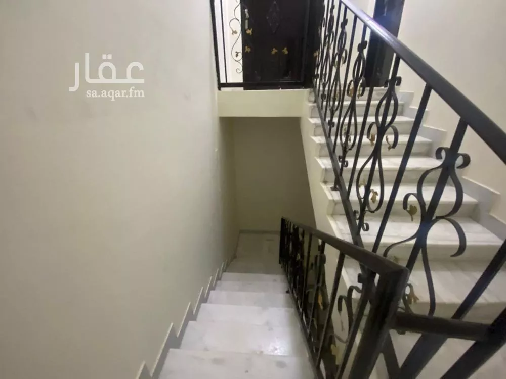 3 bedroom floor in Al Munsiyah 7