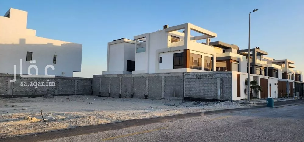 706 sqm land in Al Bahr 3