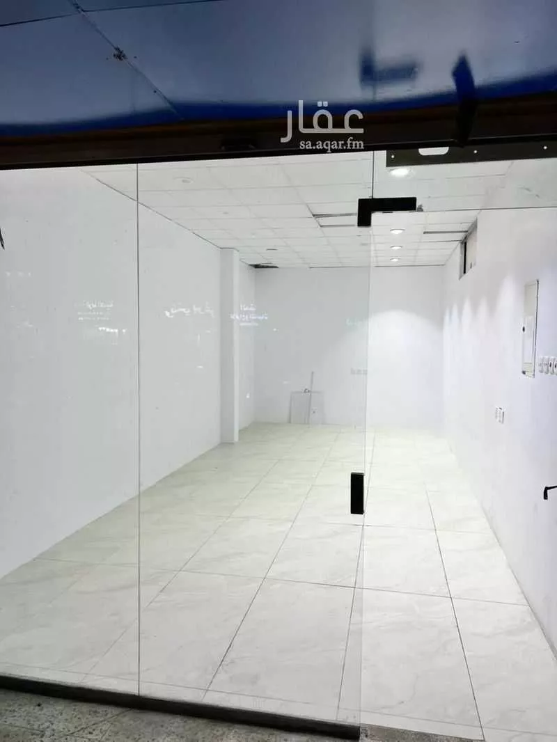 محل 900 م² في الصفا 3