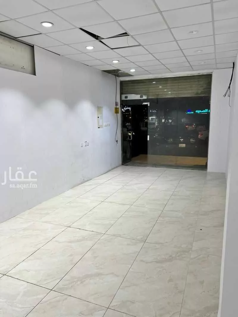 محل 900 م² في الصفا 5