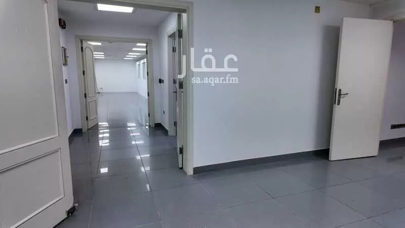 محل 343 م² في البلد 10
