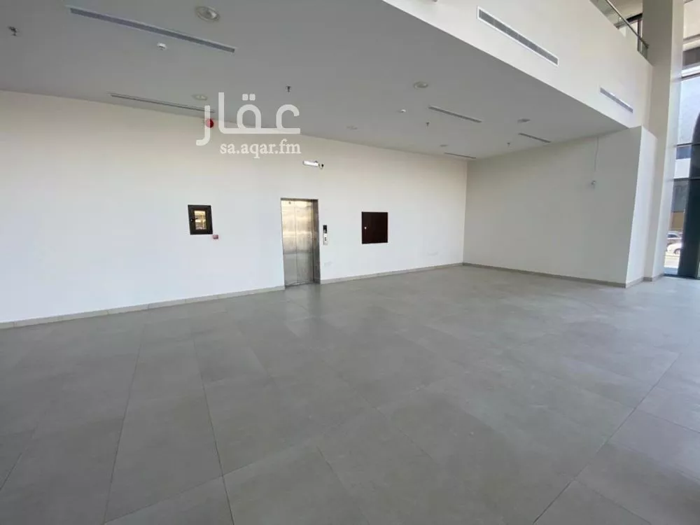 محل 860 م² في الشرفية 7