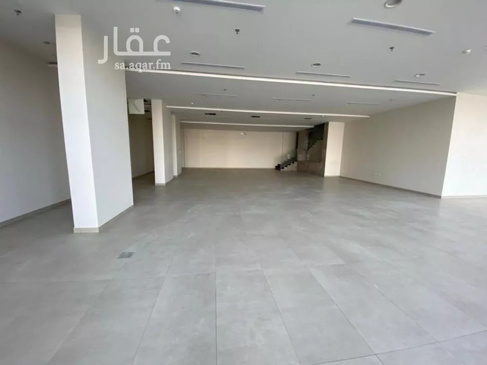 محل 860 م² في الشرفية 8