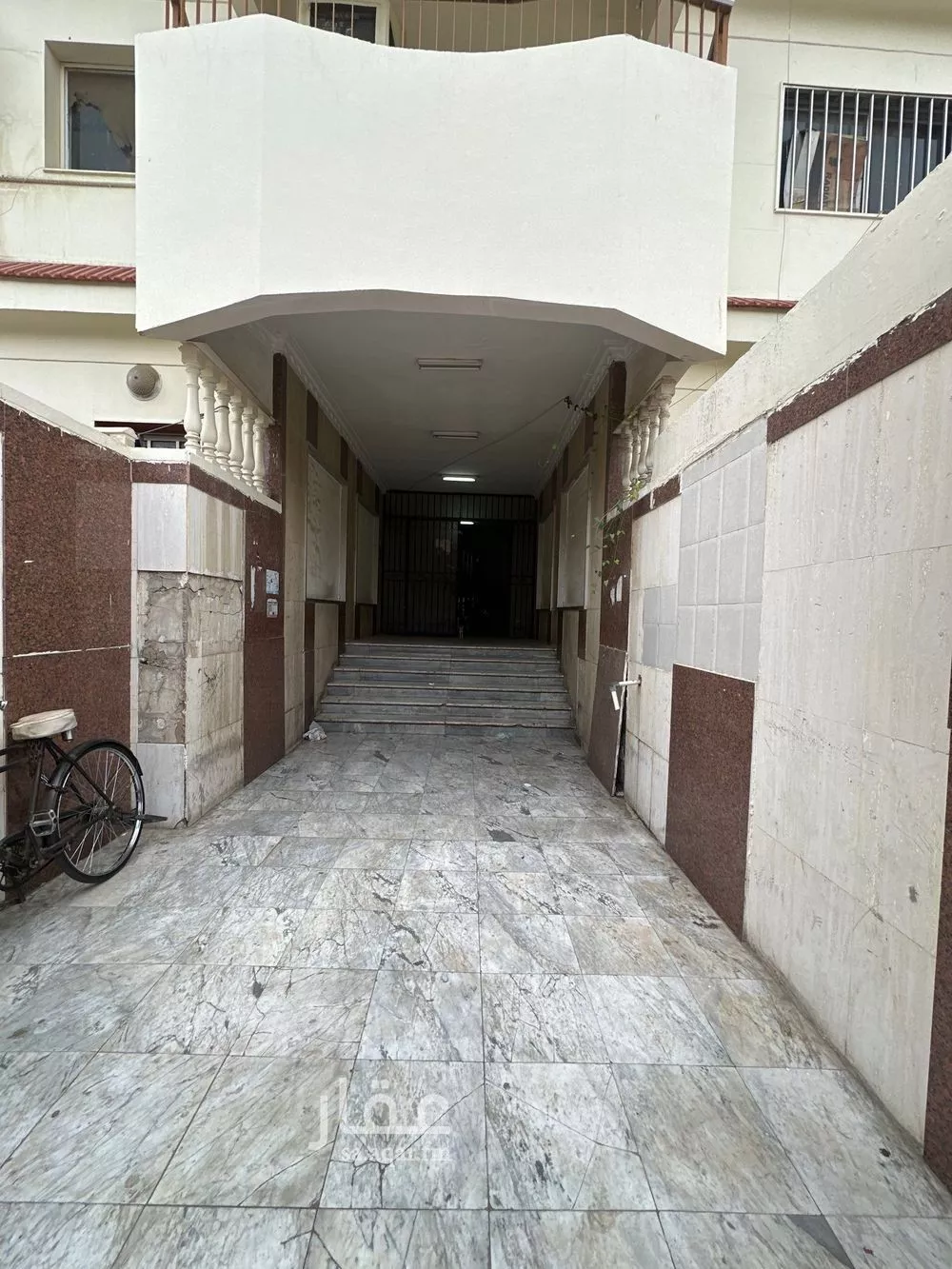 عمارة 630 م² في العزيزية 5