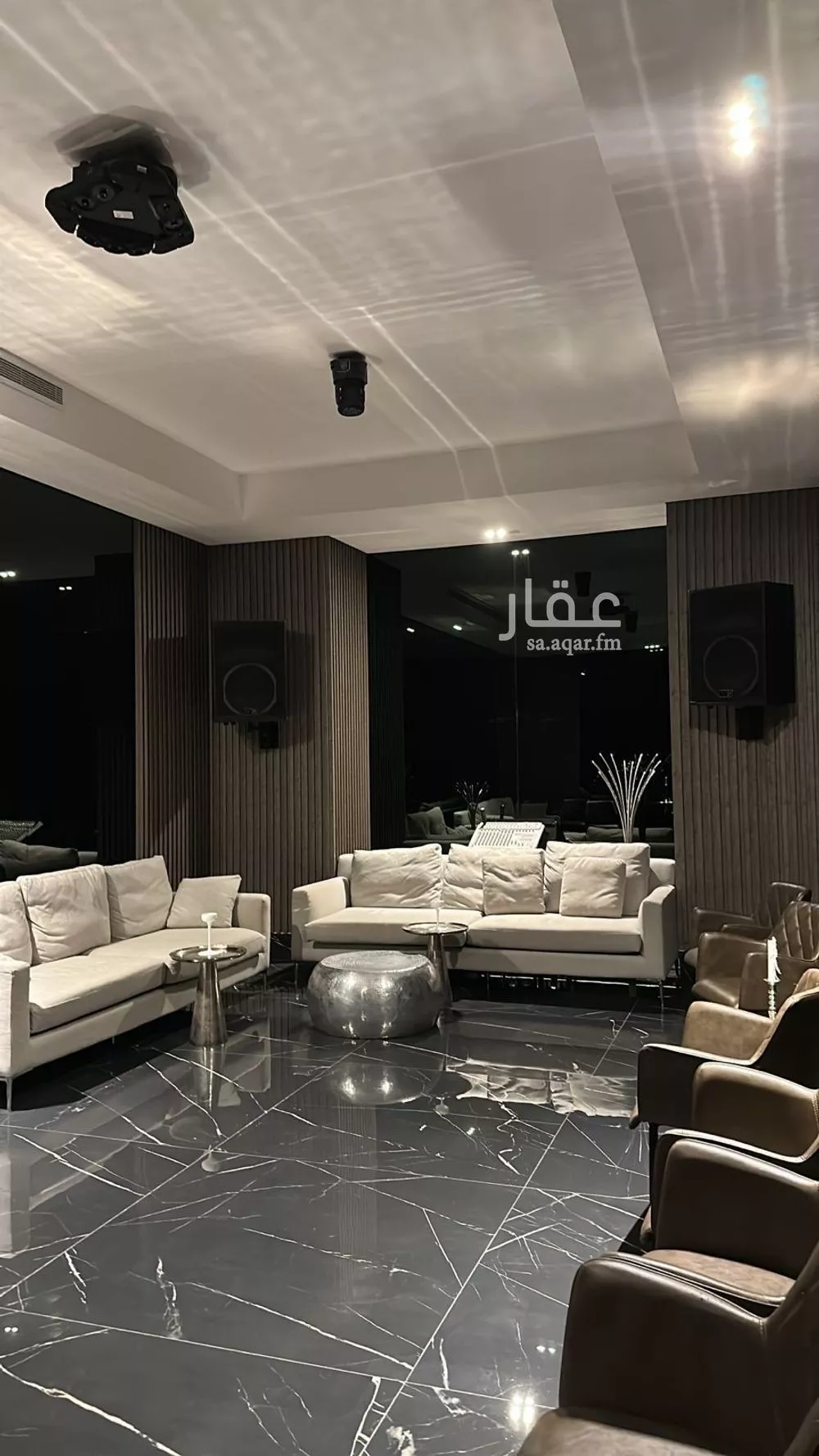 عمارة 660 م² في الصوارى 16