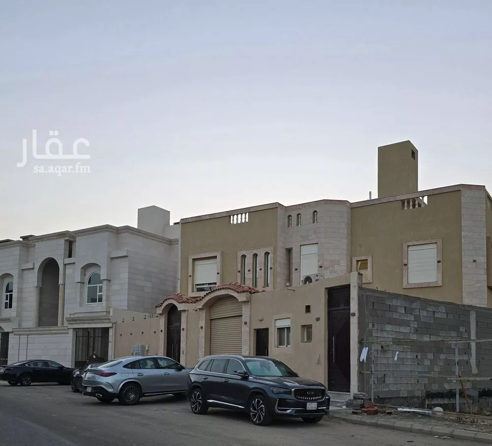 عمارة 827 م² في الشراع 2