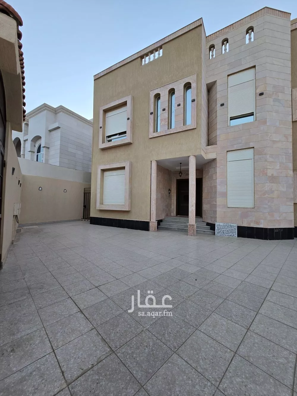 عمارة 827 م² في الشراع 8