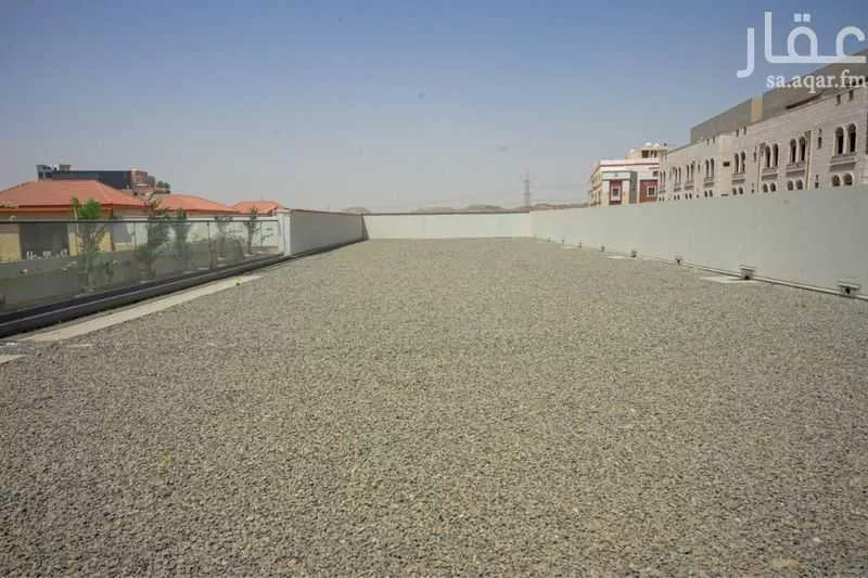 محل 650 م² في الشروق 2