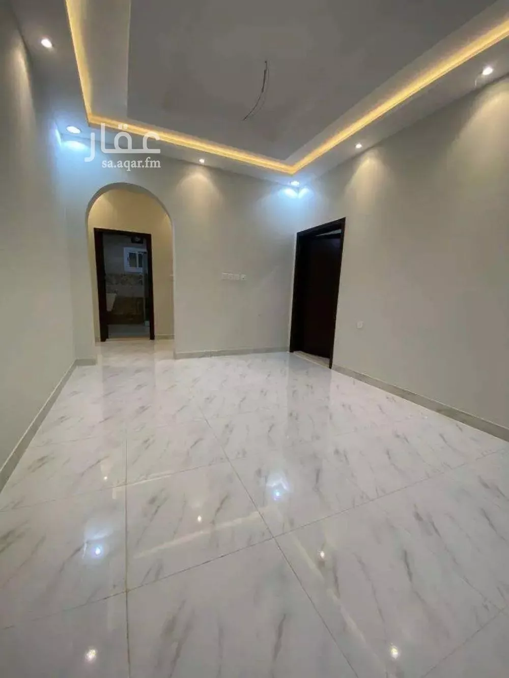 عمارة 650 م² في الريان 6