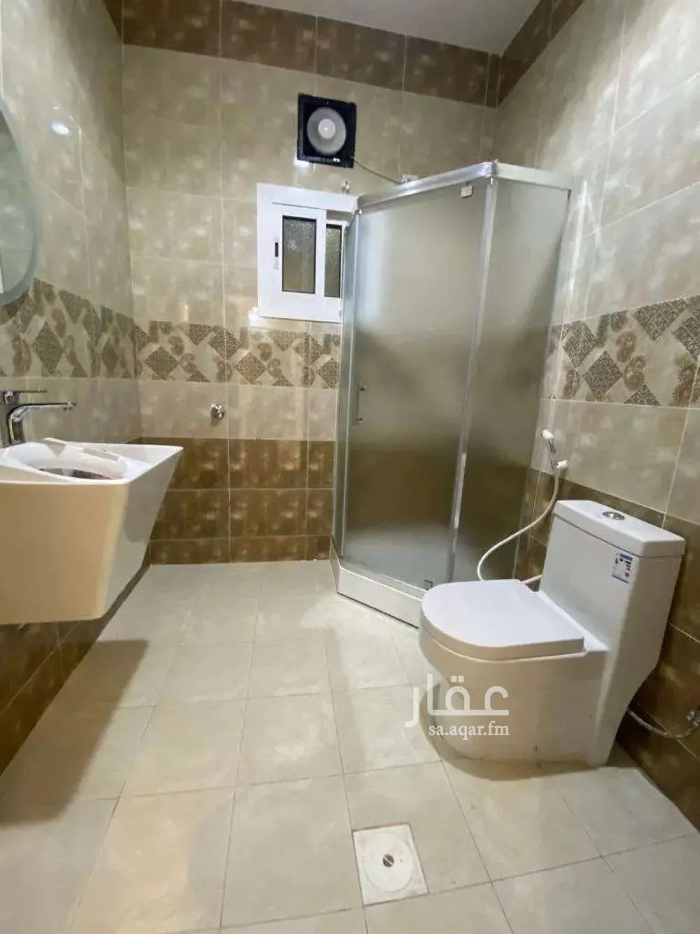 عمارة 650 م² في الريان 9