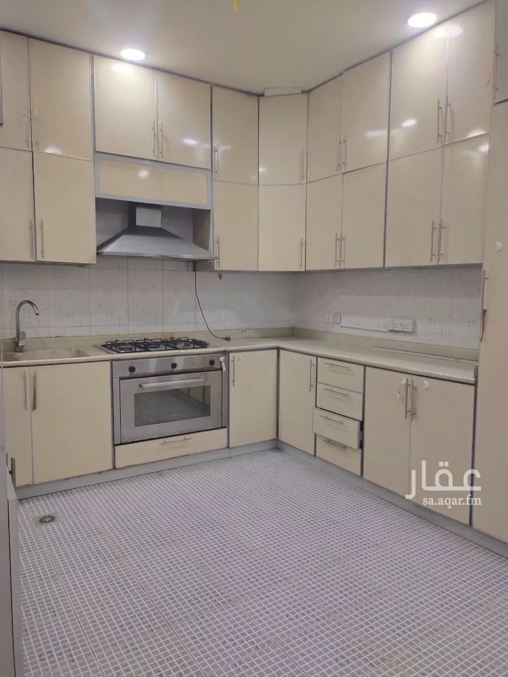 عمارة 654 م² في المروة 12