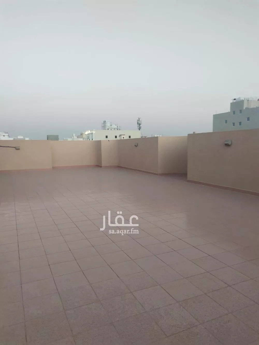 عمارة 654 م² في المروة 7