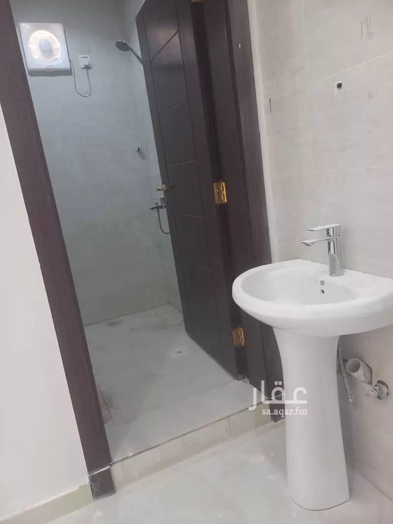 625 sqm shop in Jeddah 3