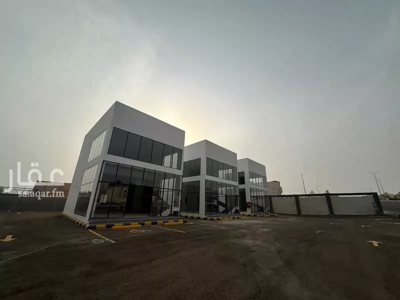 1626 sqm shop in Taibah 3