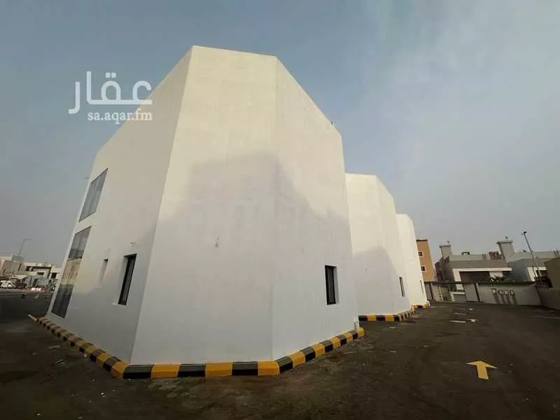 1626 sqm shop in Taibah 4