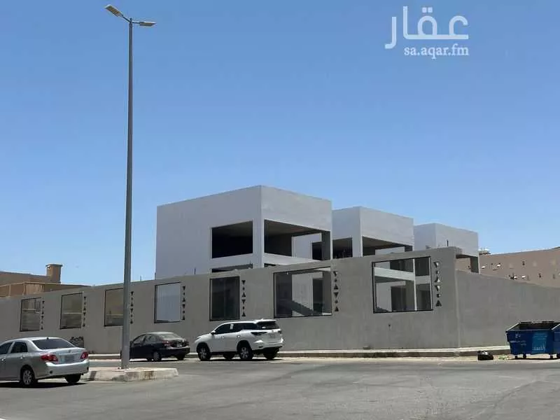 1626 sqm shop in Taibah 5