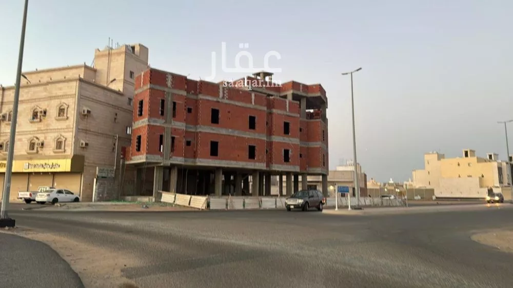 عمارة 595 م² في الفروسية 4