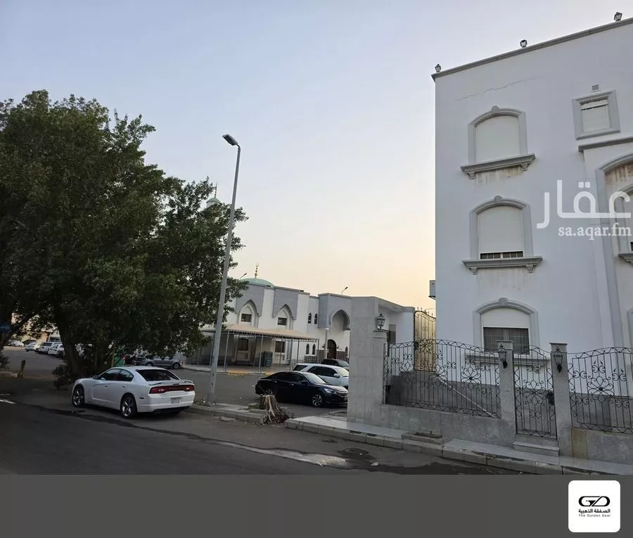 670 sqm building in Al Safa 9