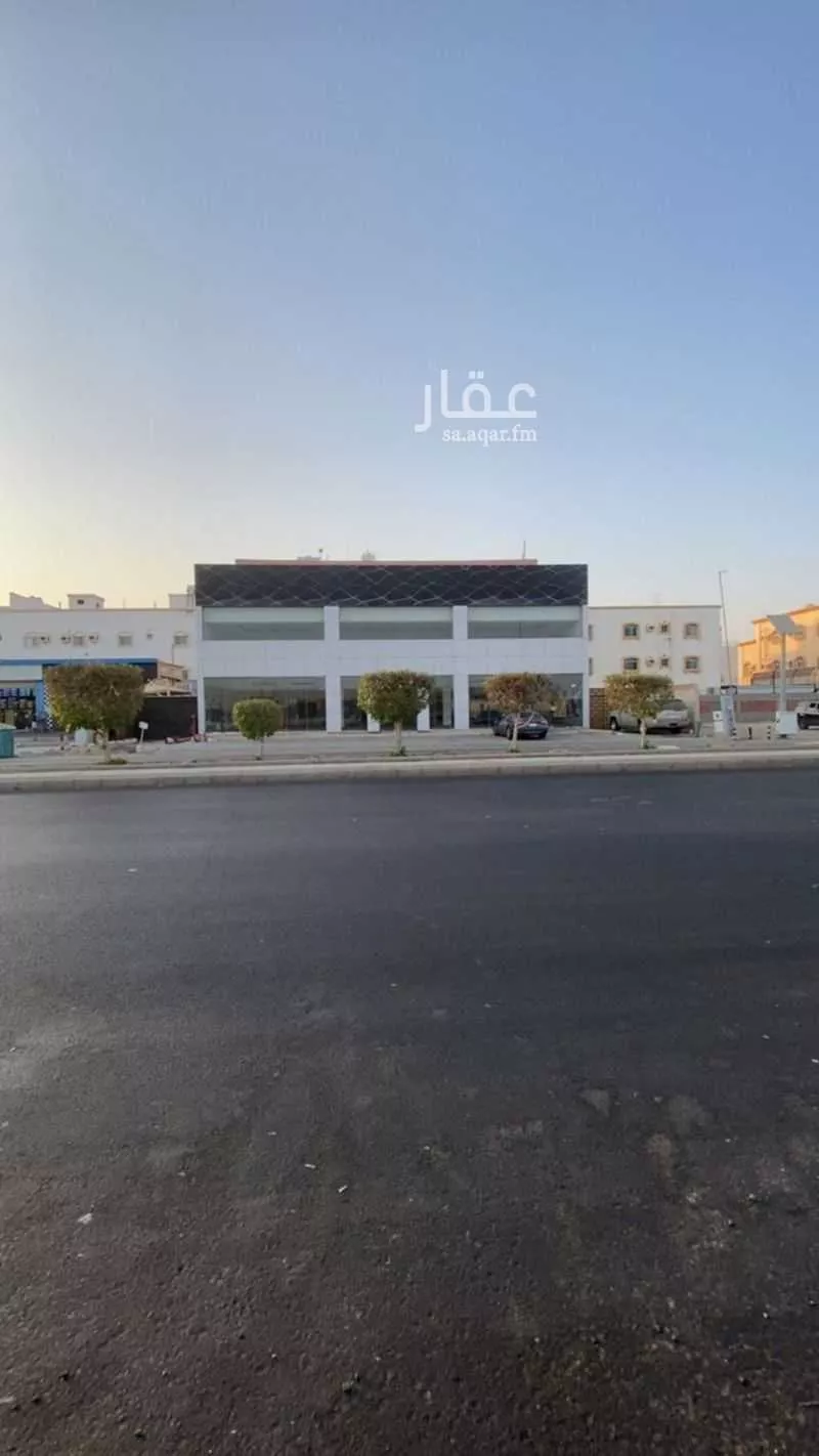 محل 999 م² في السامر 14