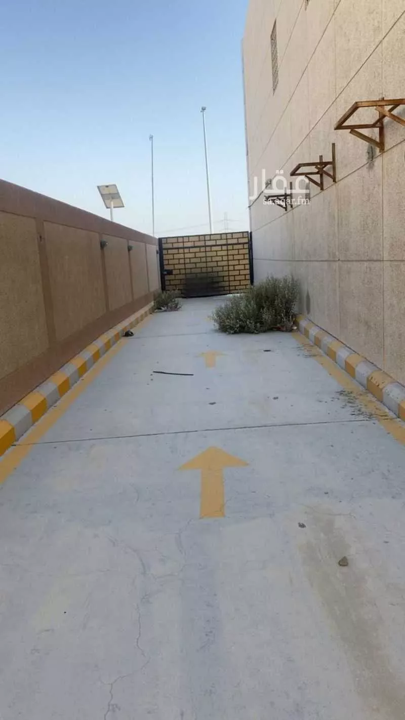 محل 999 م² في السامر 25