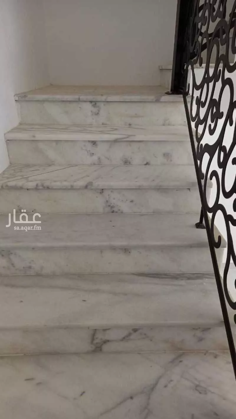 محل 1125 م² في الأمواج 3