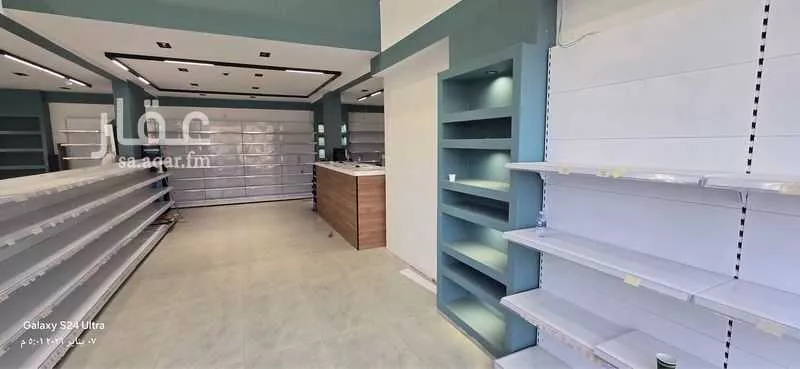 محل 220 م² في طيبة 13
