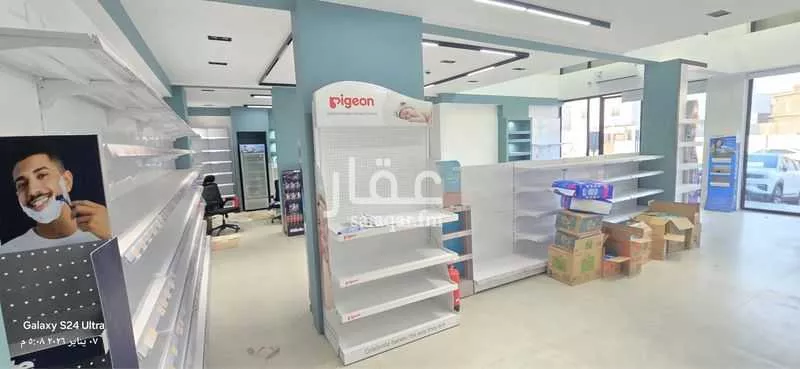 محل 220 م² في طيبة 8