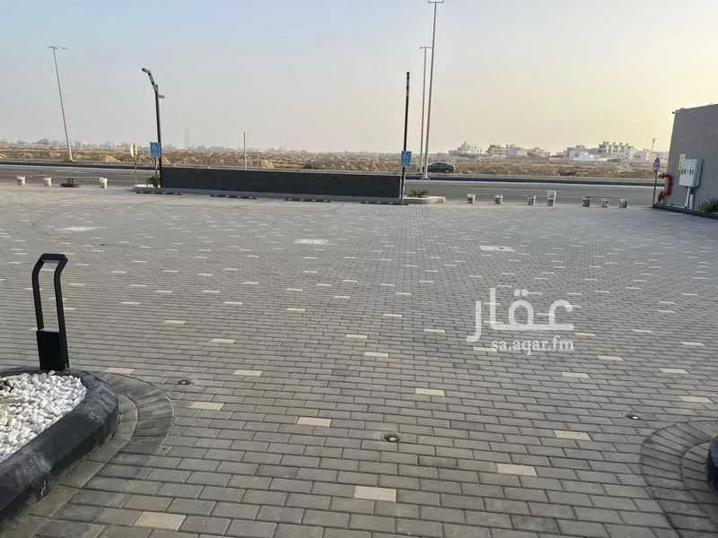 محل 1600 م² في الزمرد 6