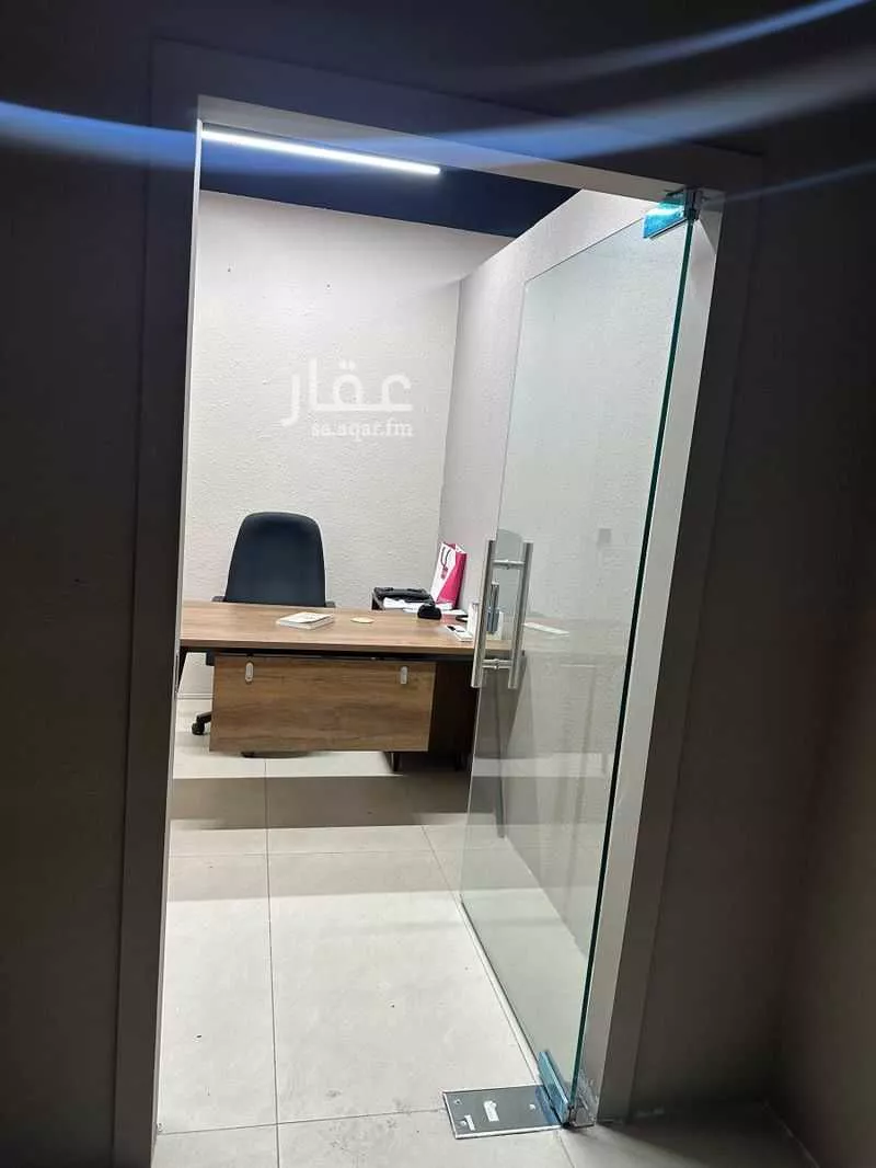 محل 70 م² في طيبة 4