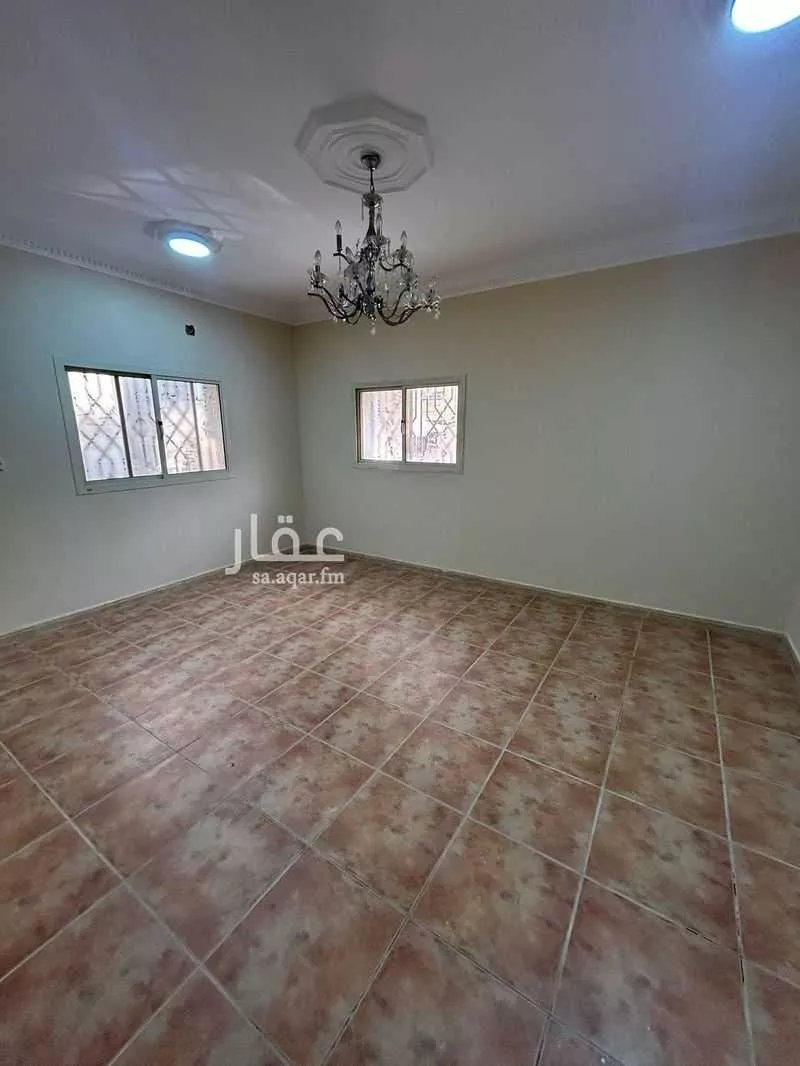 عمارة 262 م² في النعيم 6