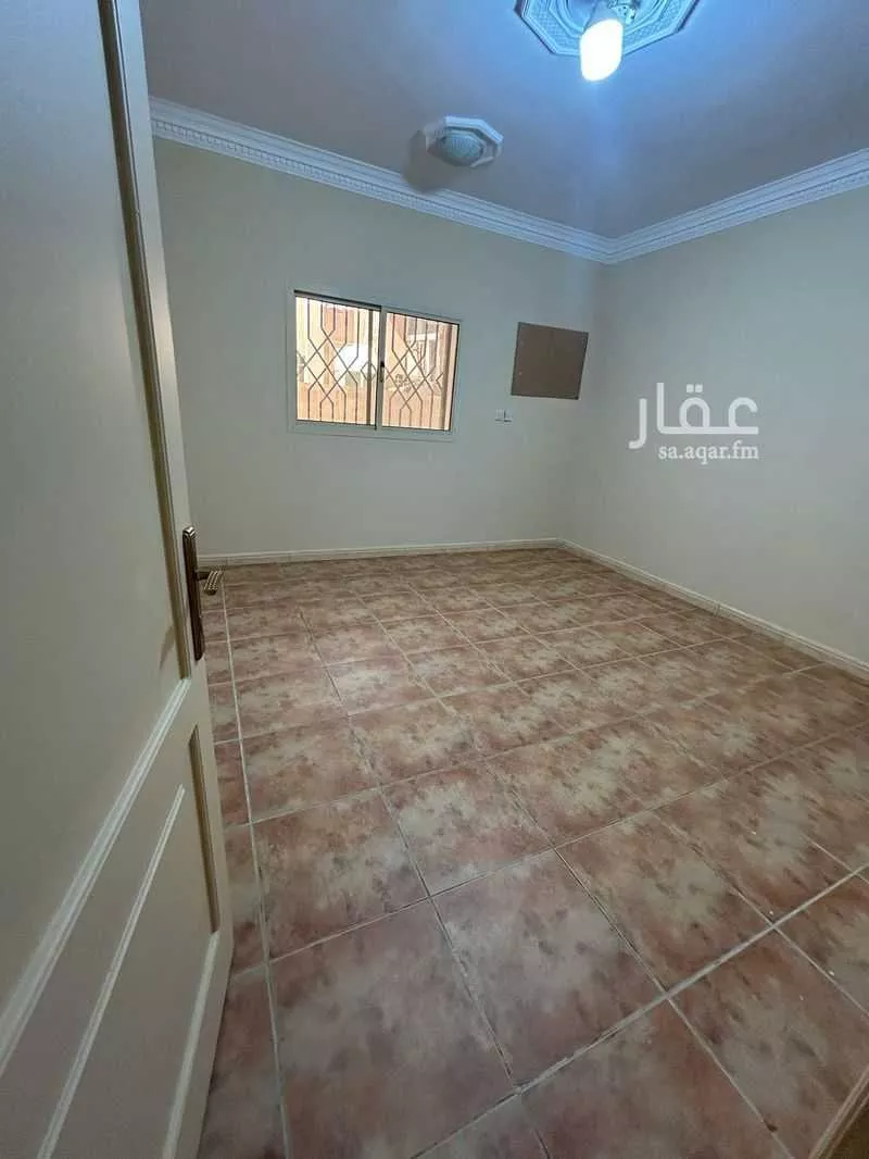 عمارة 262 م² في النعيم 8