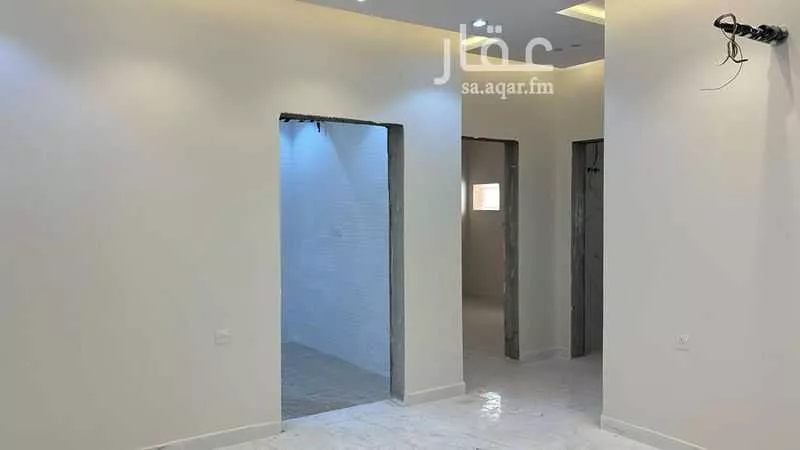 عمارة 620 م² في القرينة 14
