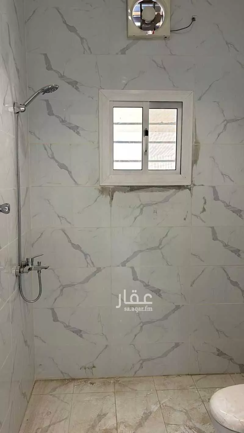 عمارة 620 م² في القرينة 16