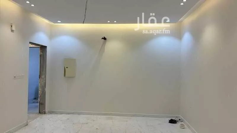 عمارة 620 م² في القرينة 19