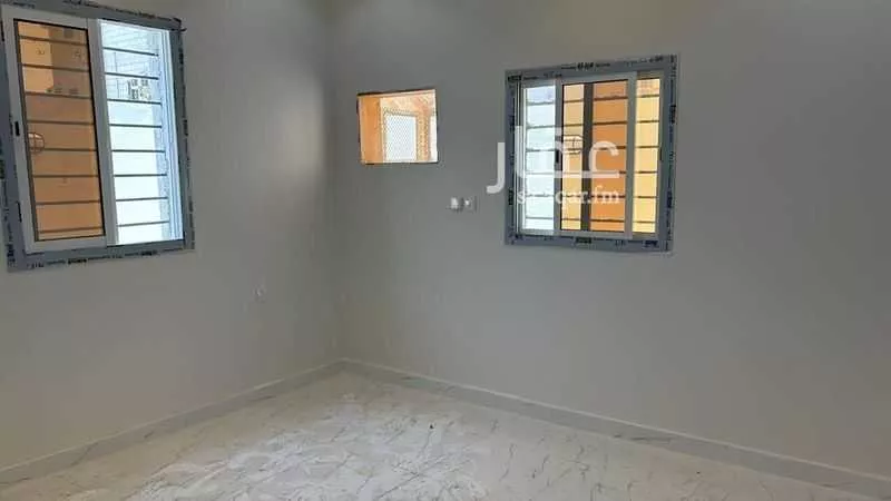 عمارة 620 م² في القرينة 20