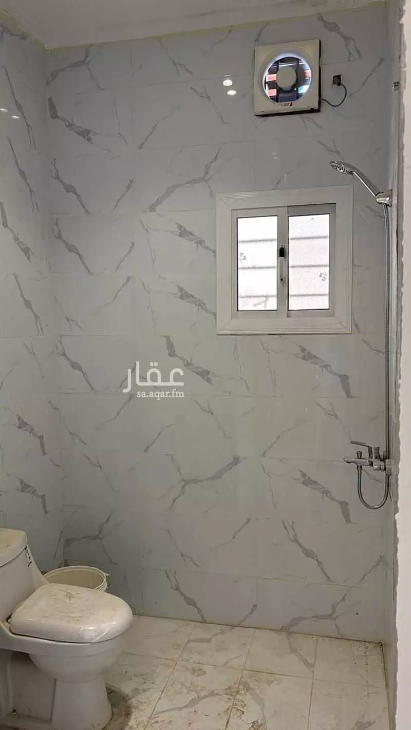 عمارة 620 م² في القرينة 22