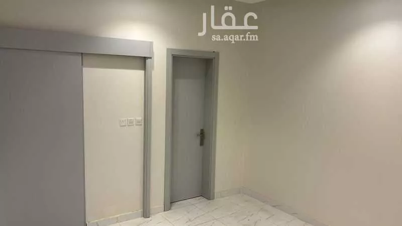 عمارة 620 م² في القرينة 25