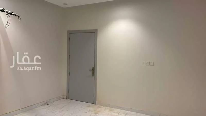 عمارة 620 م² في القرينة 26
