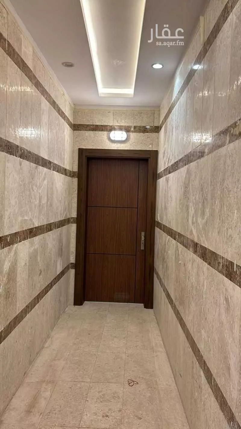 عمارة 620 م² في القرينة 27
