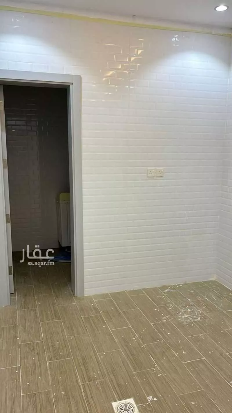 عمارة 620 م² في القرينة 44