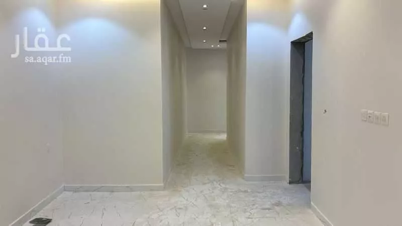 عمارة 620 م² في القرينة 6