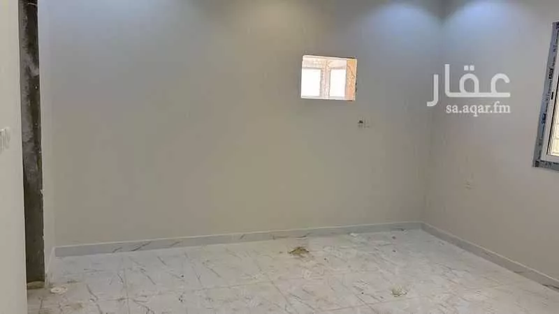 عمارة 620 م² في القرينة 8