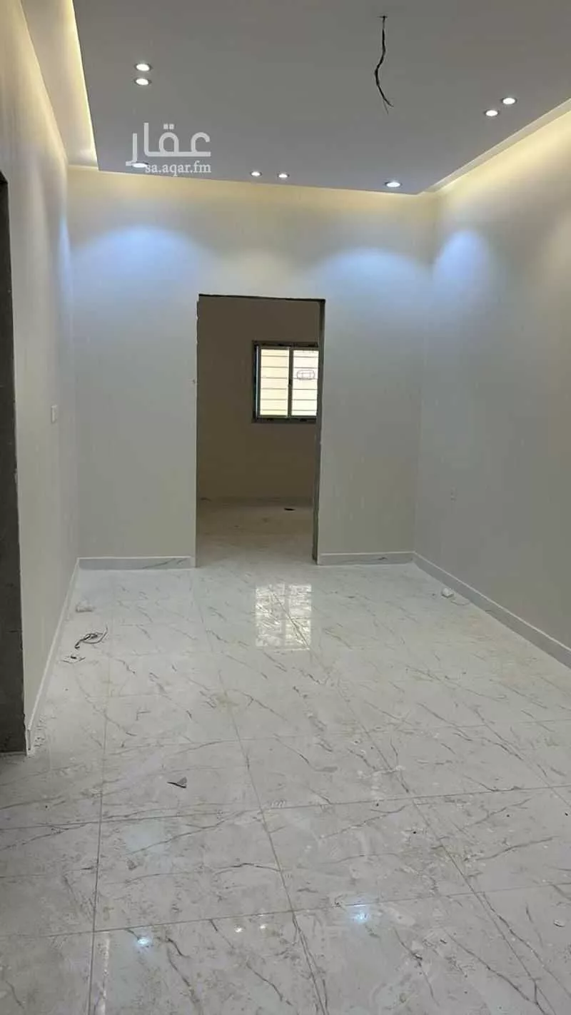 عمارة 620 م² في القرينة 10