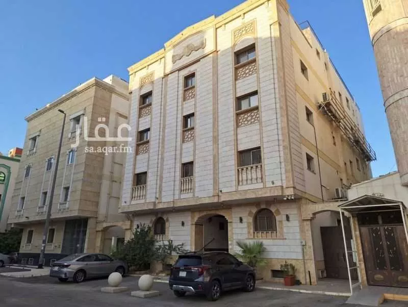 25 bedroom building in Bani Harithah, Madinah